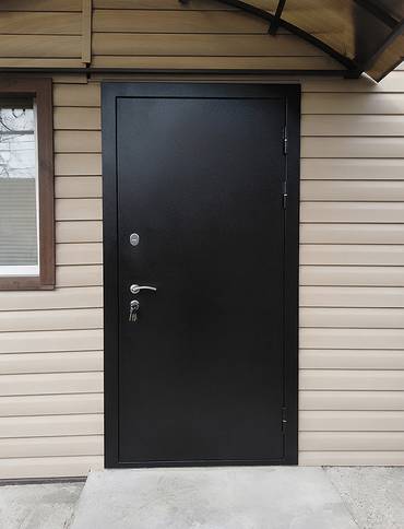 Черная порошковая дверь