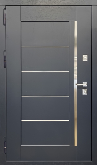 Металлическая дверь для квартиры с серыми панелями МДФ и молдинговыми вставками